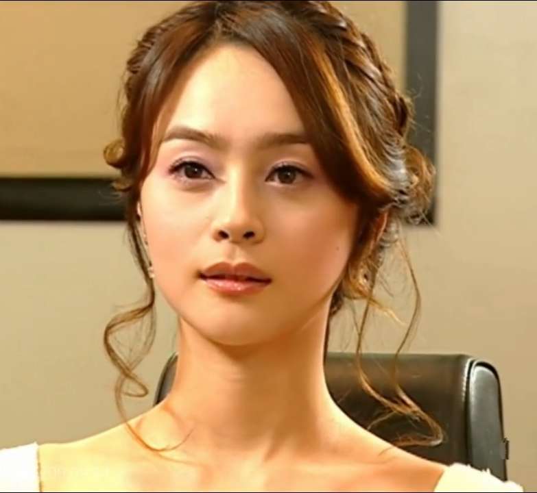 人鱼小姐芮莹对雅俐瑛道歉求原谅,人鱼小姐雅俐瑛婆婆庆幸没娶芮莹