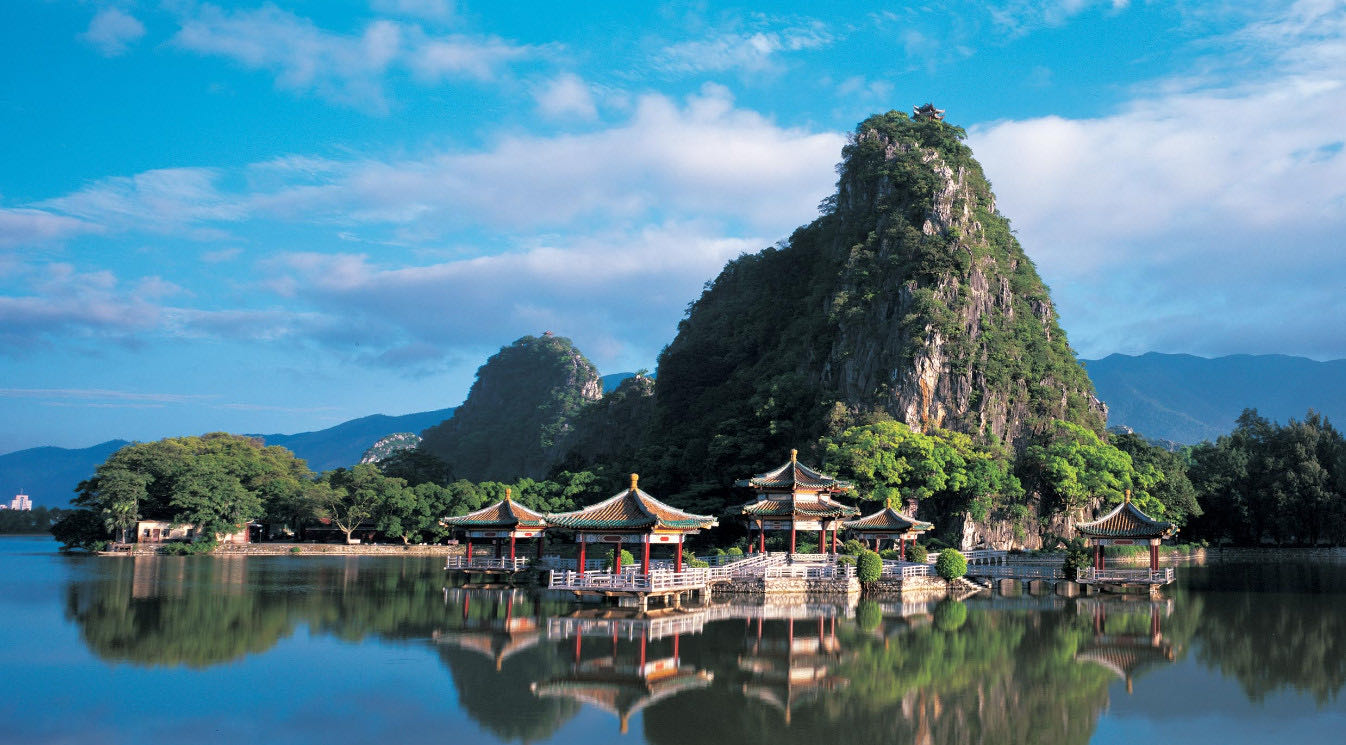 七星坠落玉湖来,乱点湖光水上栽，带你云游人间仙境七星岩。