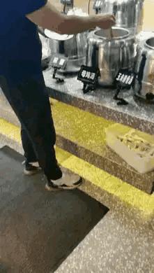 把中间的门店租下来取什么名字好,租下门面不知道取什么名字