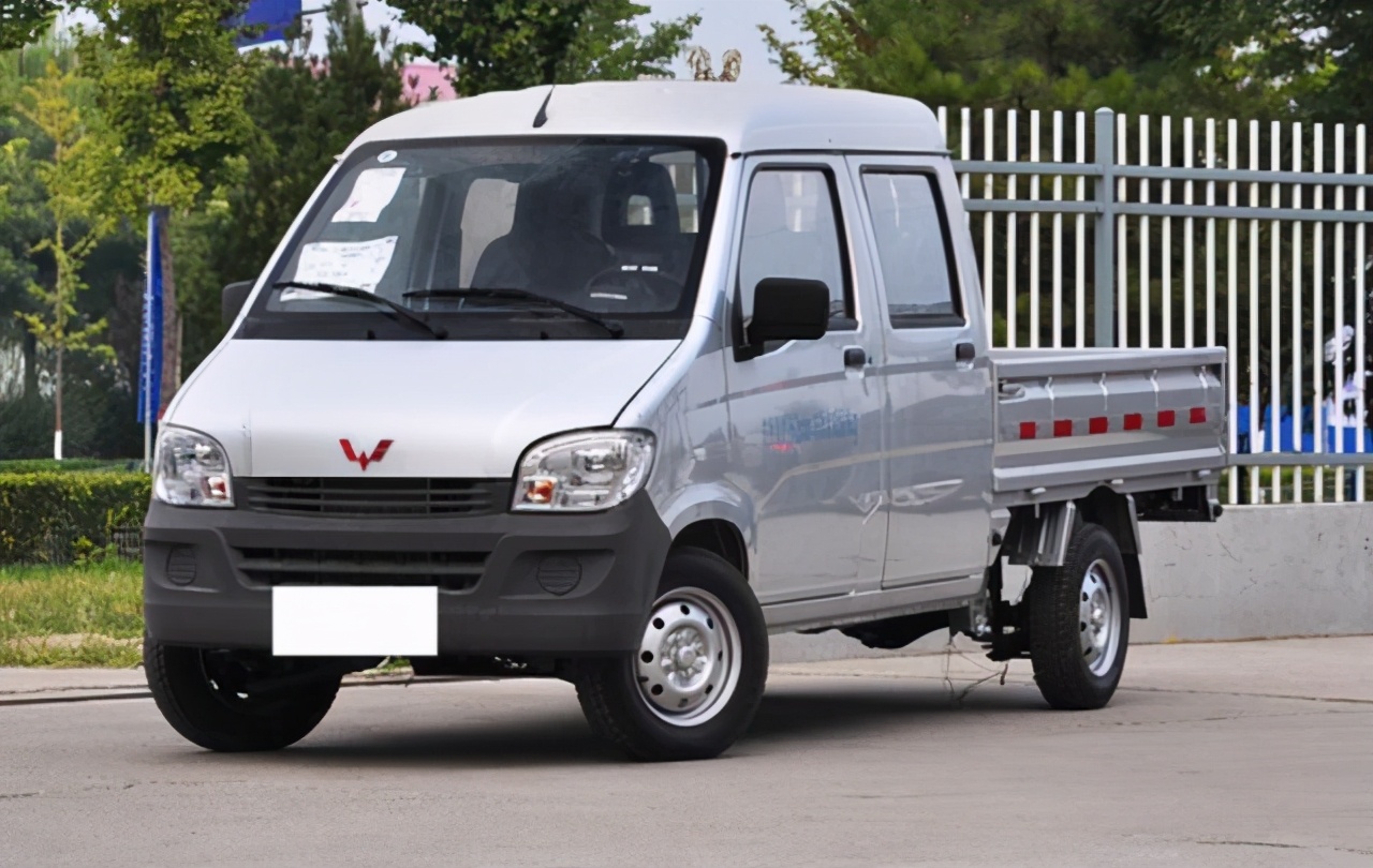 五菱之光小卡双排最大载重是多少,五菱之光小卡双排轮胎可以加大吗