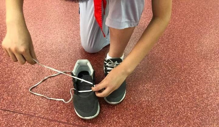 孩子不会系鞋带有什么好办法,什么原因孩子不会系鞋带