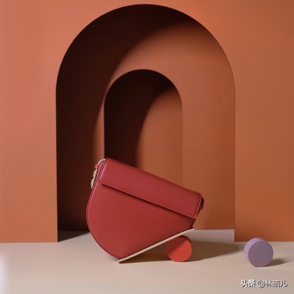 今年春夏必买的4款包包,包包推荐小众高级感红色