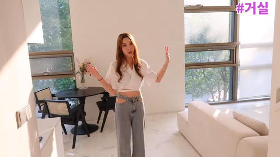 韩国美女晒独居公寓引11万人围观衣帽间全是名牌