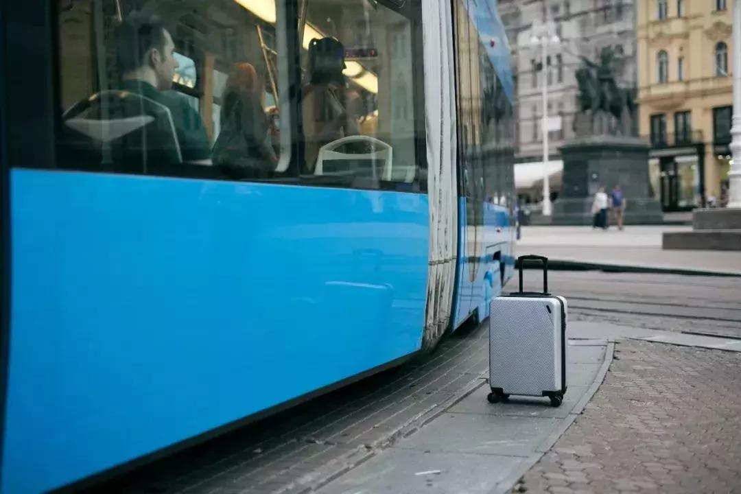 行李箱在列车上丢失怎么找回,行李箱丢了知道车号