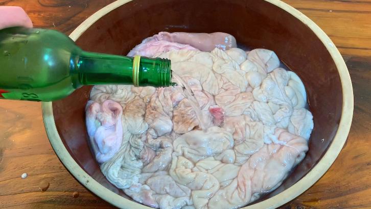 清洗猪大肠可加醋吗,清洗猪大肠加明矾好不好
