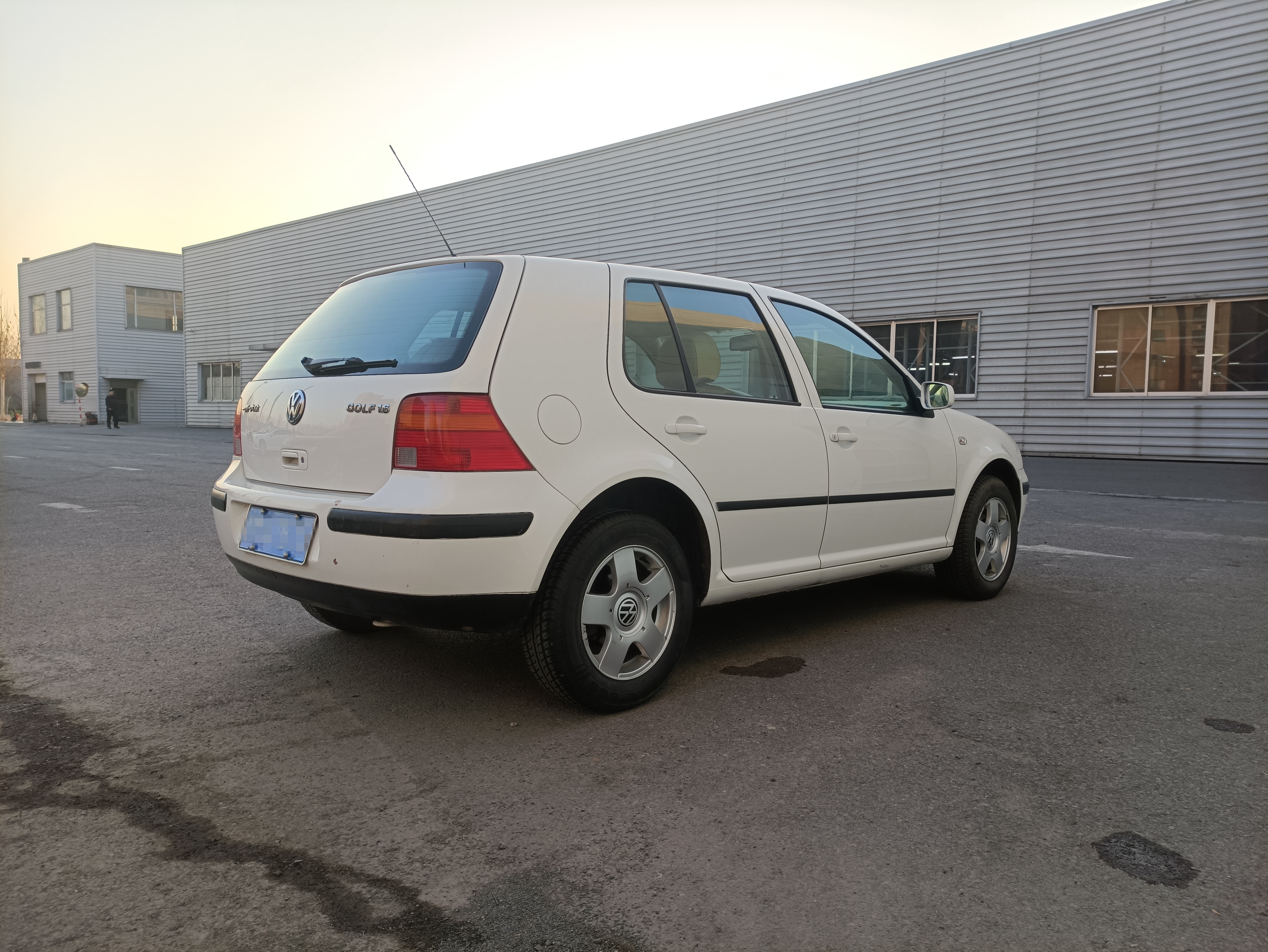 买高尔夫几代性价比高,买个二手高尔夫保值吗