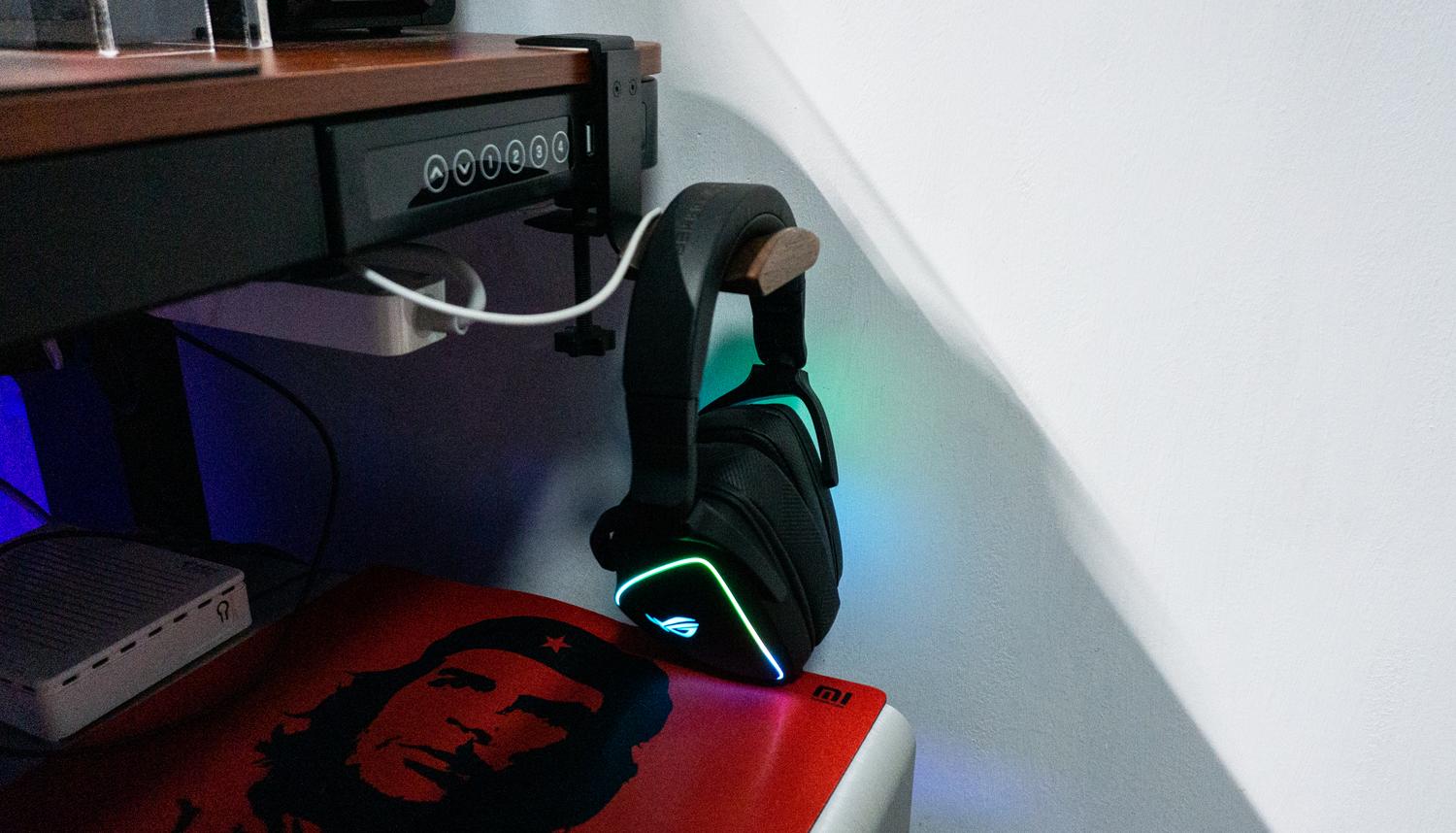 游戏宅理想桌面,电竞头戴式耳机rog棱镜s