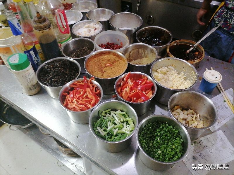 自己学厨师开个小饭馆可以吗,想开个小饭店怎么学厨师