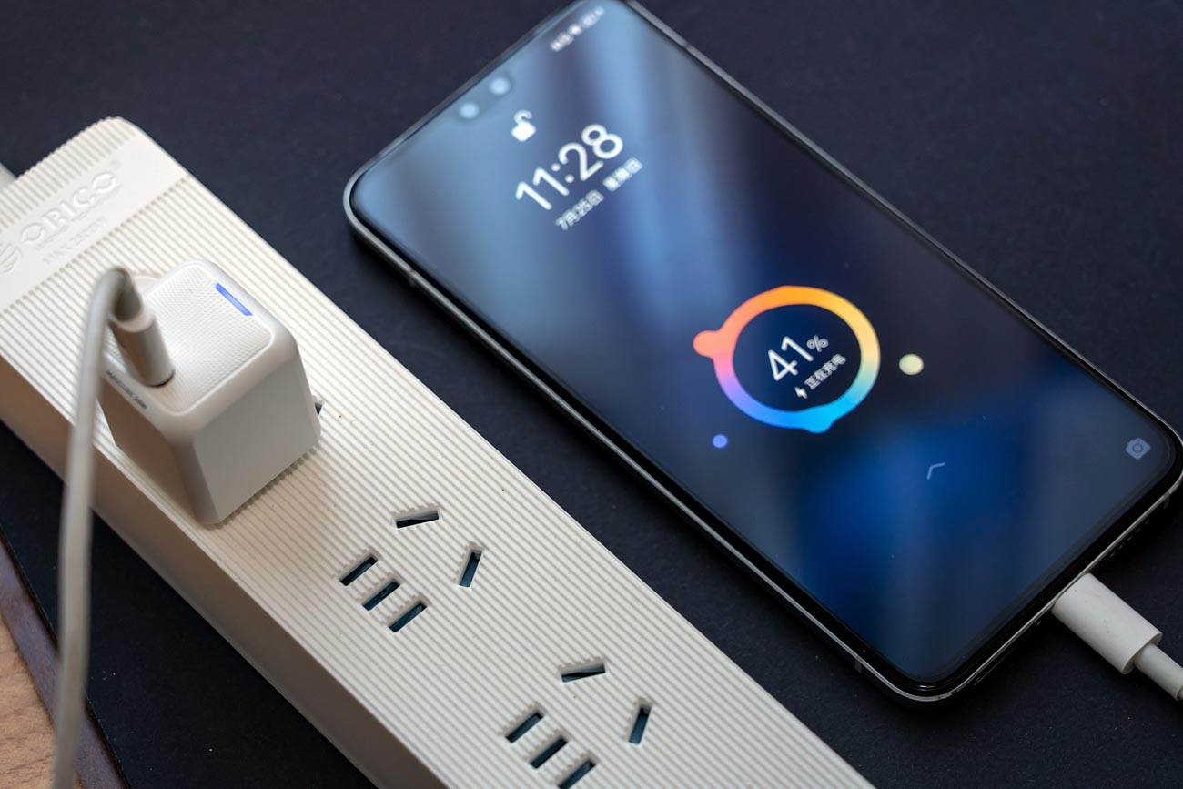 aohi20w氮化镓充电器,aohi30w幻彩快充头测评