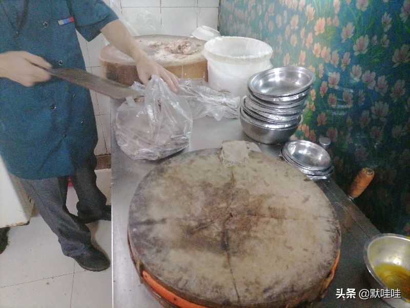 自己学厨师开个小饭馆可以吗,想开个小饭店怎么学厨师