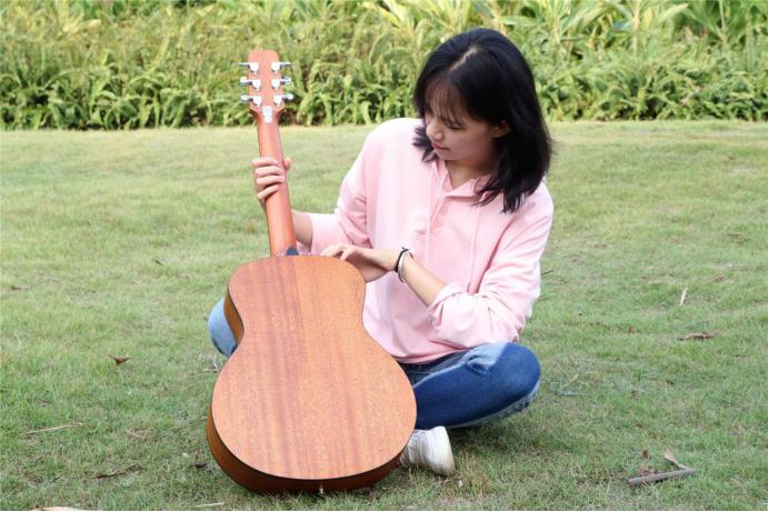 拒绝暴躁老师上线，摊牌吧！选个好吉他你也能一个月学会，比如它