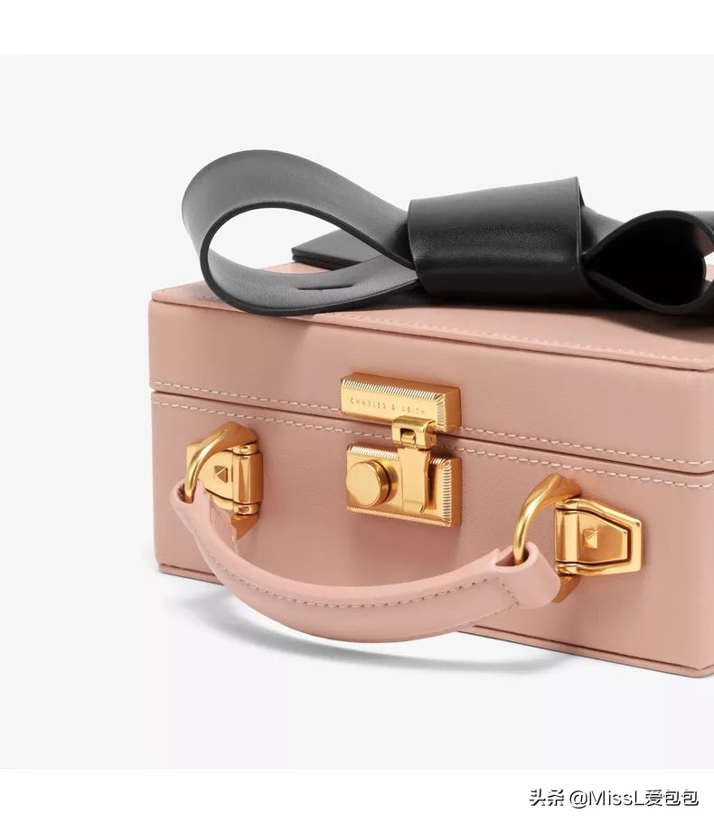 天热了买件衣服,天热了该买什么衣服呀