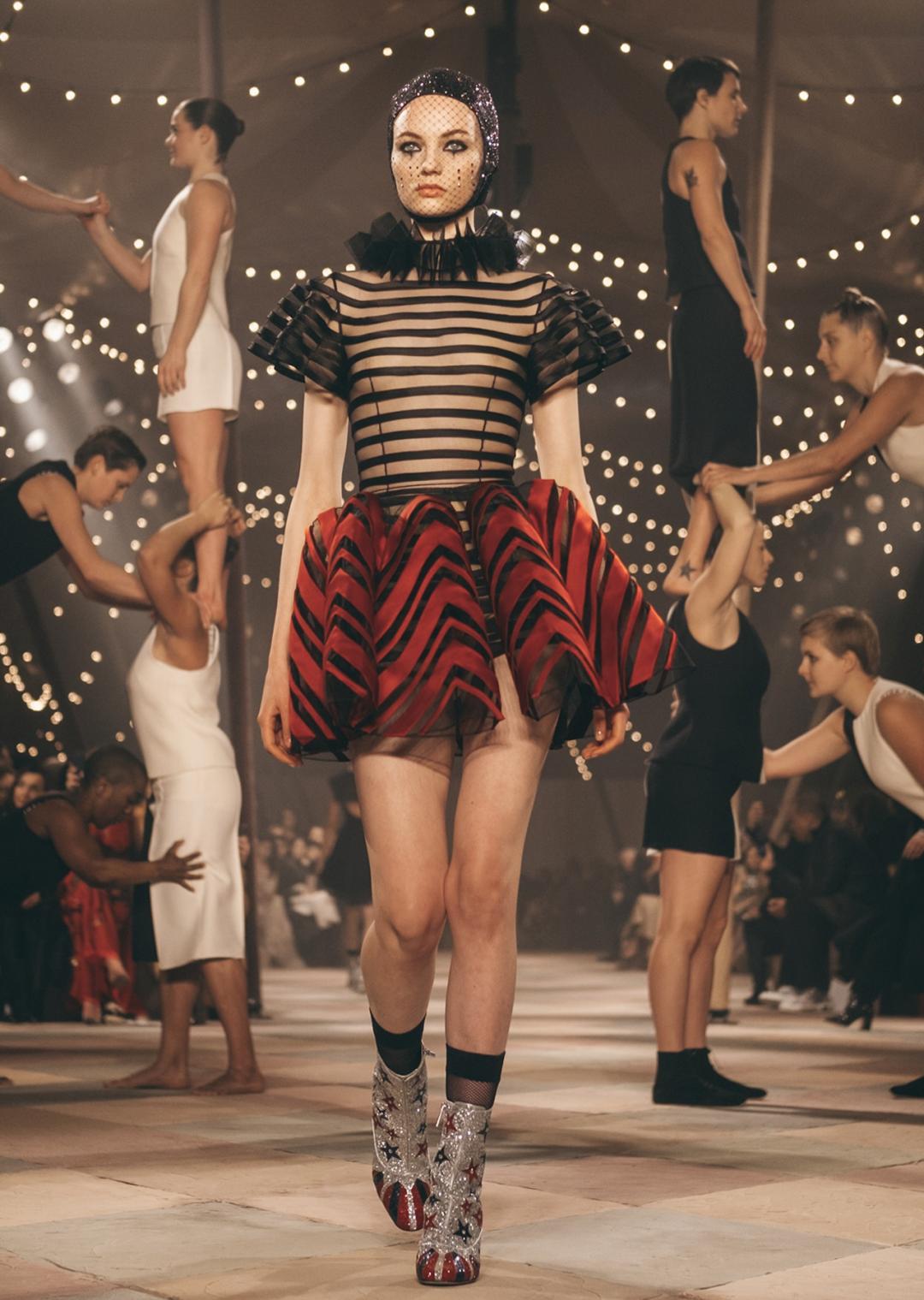 那个给Chloé设计出小猪包的设计师居然被Givenchy炒鱿鱼了