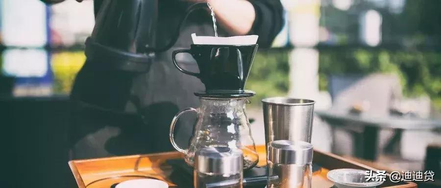 “17块涨到35块都亏钱”：成年人越折腾越穷的真实原因