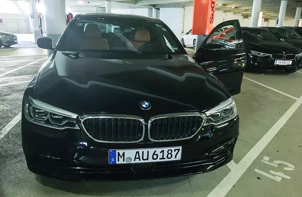 公共停车位被电动车霸占违不违法,电动车占用公共停车位的行为