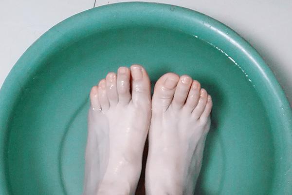 甲沟炎的嵌甲会随着指甲长出来吗,指甲根部嵌甲太深拔不出来怎么办