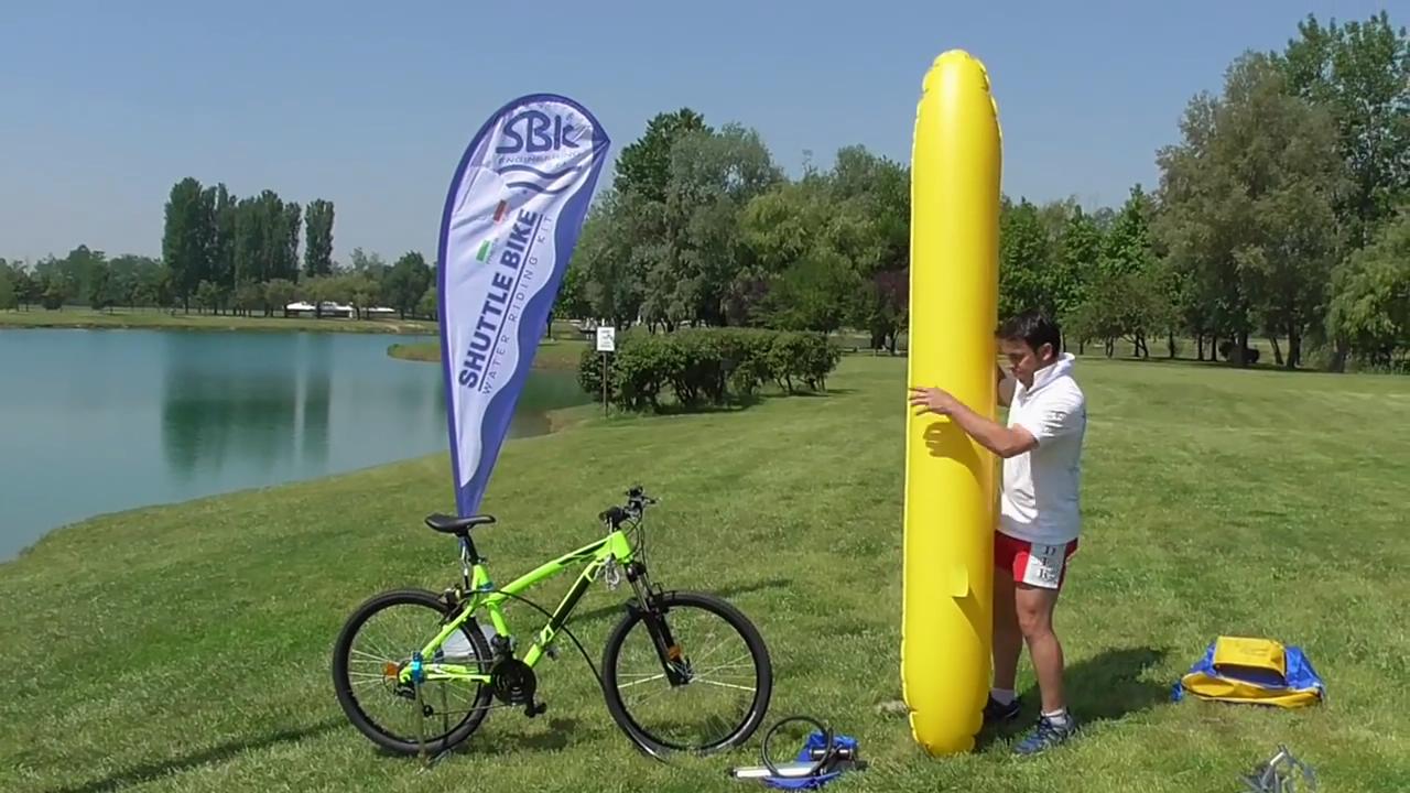 能让自行车下水“游泳”的神奇背包，解锁乘风破浪新玩法，太溜了