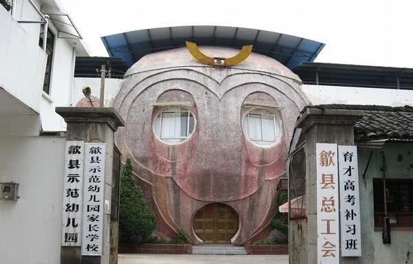 有没有想要LV的朋友，我联系我美国黑哥们，直接抢，没发票