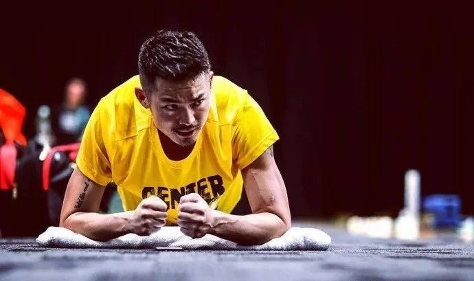 打羽毛球注意事项防止受伤,打羽毛球如何避免一切伤病