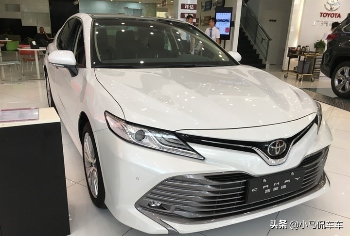 2023款帕萨特330比2.5凯美瑞快多少,帕萨特330精英和凯美瑞2.0豪华