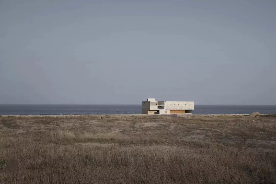 孤独的建筑物,孤独的建筑金湾