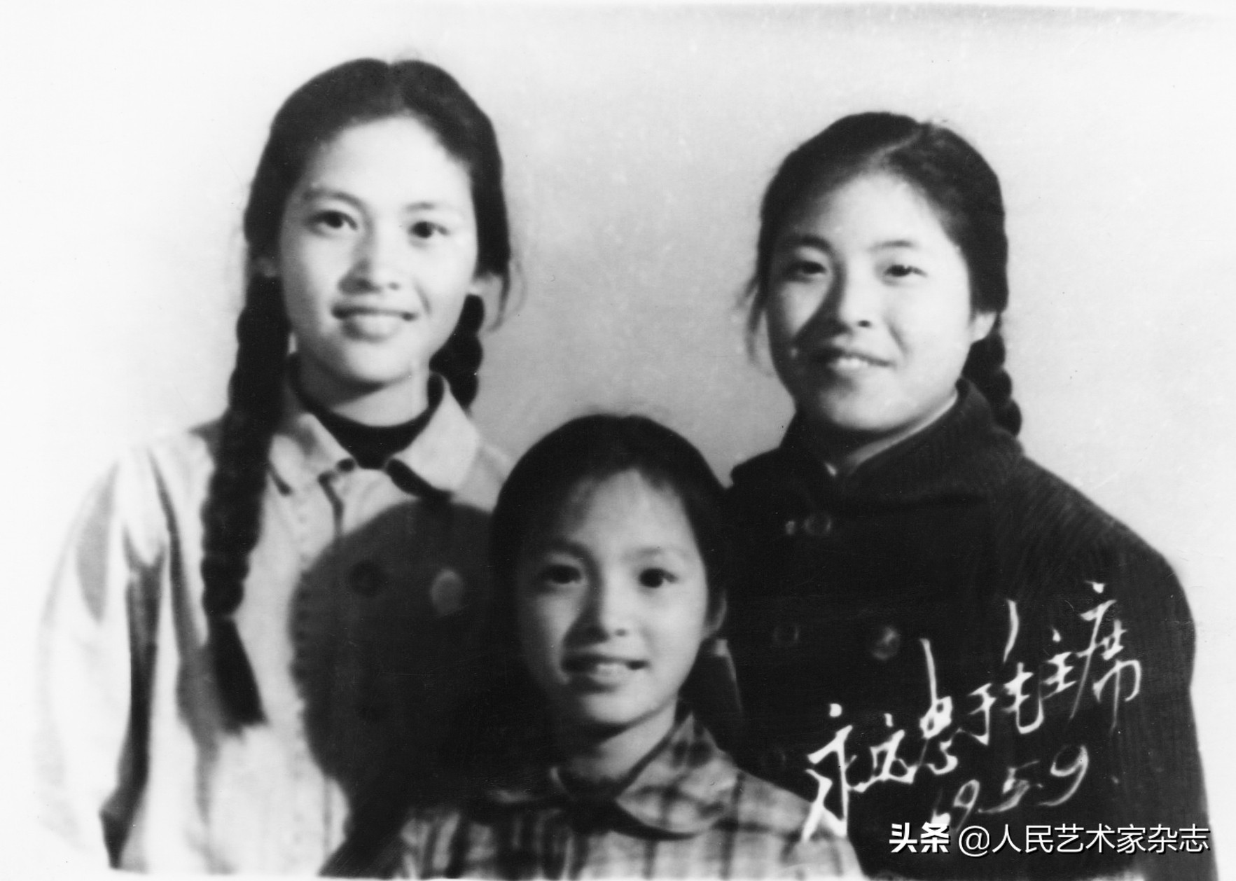 她是80年代长影厂当家花旦，19岁因报幕被选中出演平原游击队，中年无戏可拍，复出电影由钟南山担任顾问