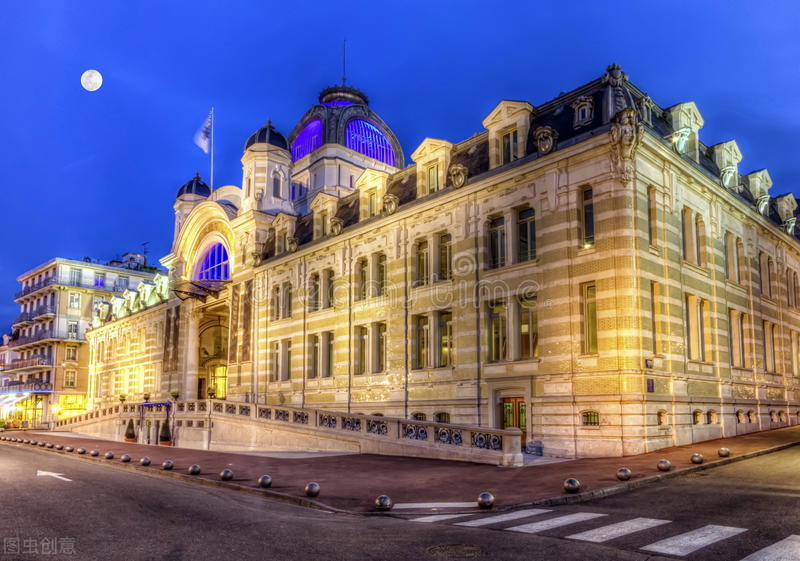 一瓶矿泉水13元钱,一瓶矿泉水卖1000元