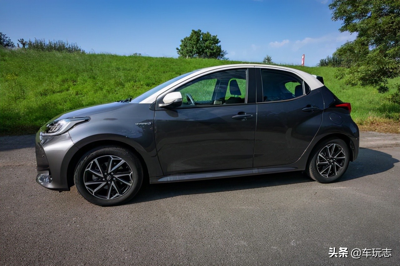 混合动力车丰田雅力士视频,丰田全新雅力士yariscross