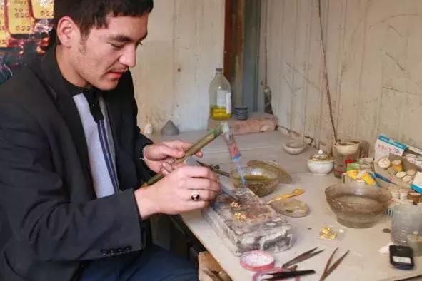 钻石翡翠发黄,翡翠珠宝保养知识大全