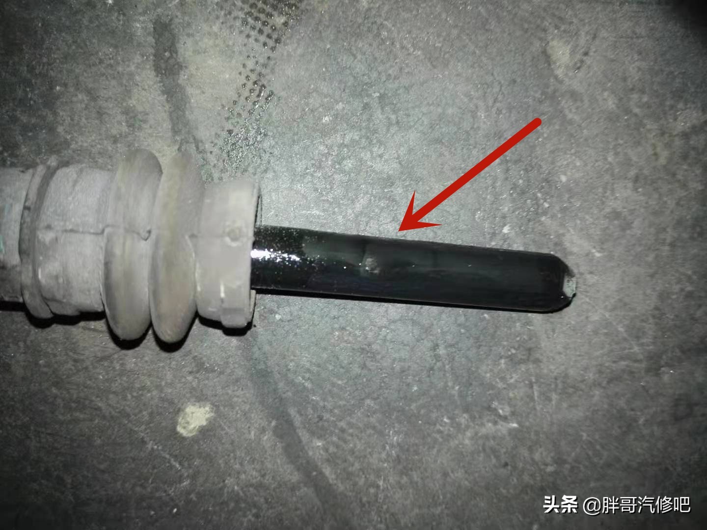 刹车时有哐当一声异响,低速刹车有哐哐哐的响声