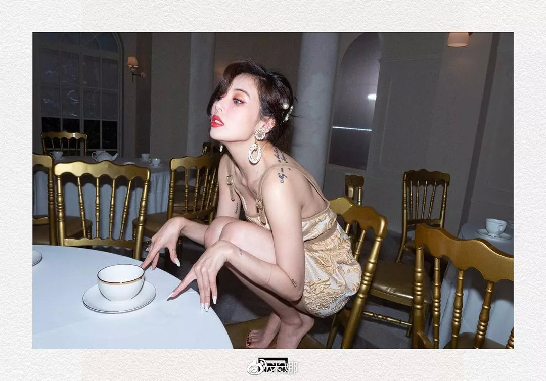 泫雅ins晒美照,泫雅携新作品回归