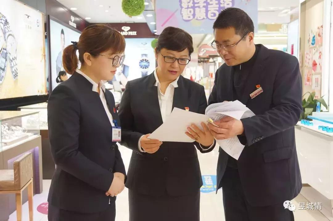 责任铸就荣耀巾帼不让须眉——记黄山百大总经理金秋辉