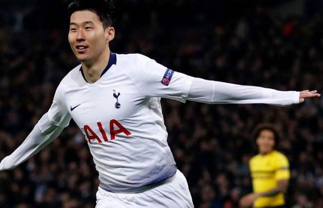 孙兴慜进攻终结者,武磊滑跪跟孙兴慜对比