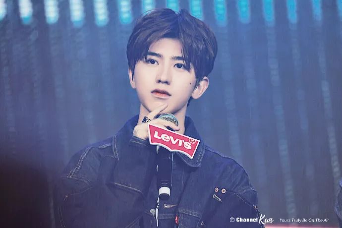 听说有人看不起爱豆？！醒醒吧，蔡徐坤教你做人