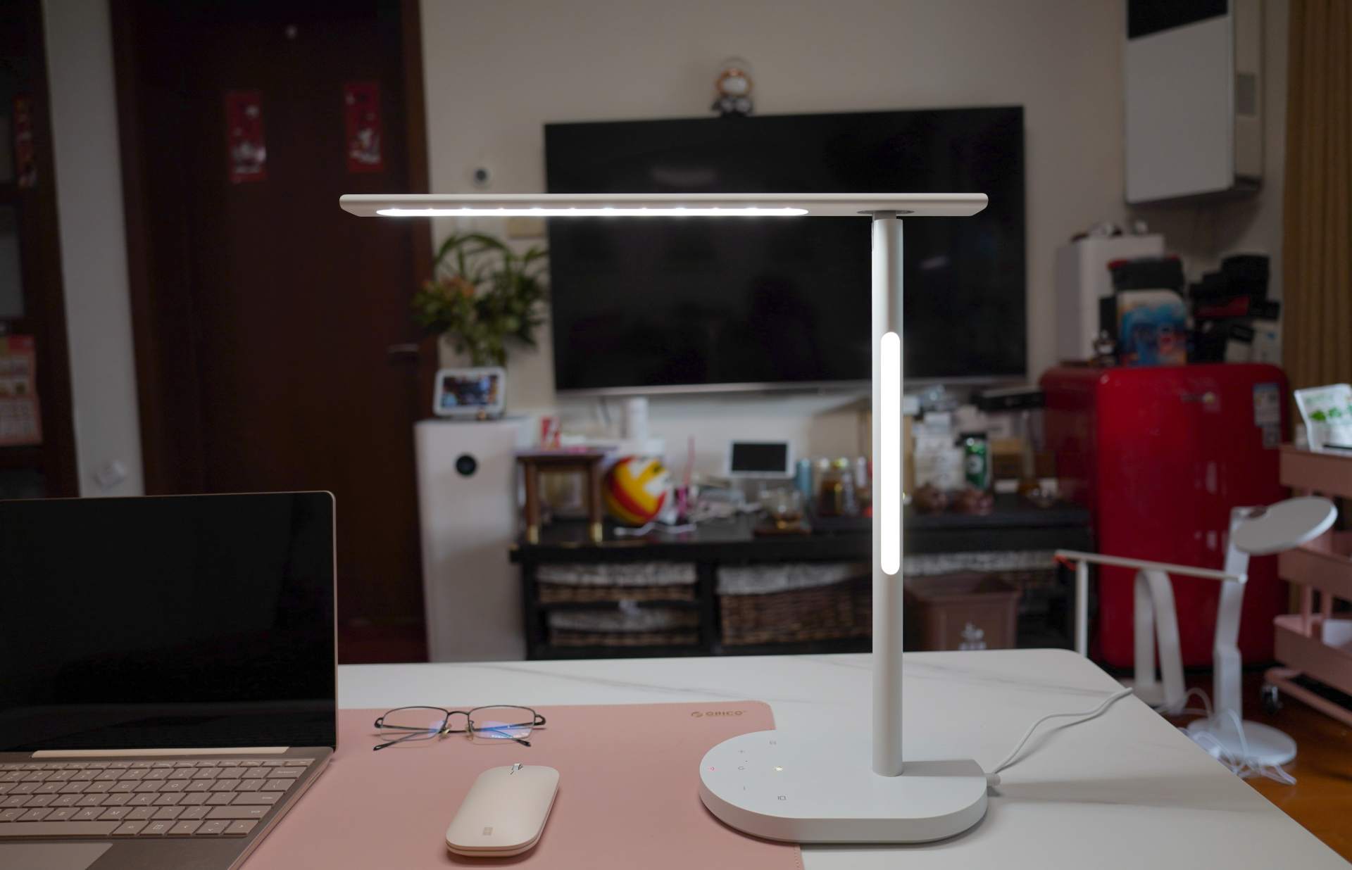 护眼台灯台式和落地款如何选,高性价比护眼台灯选择