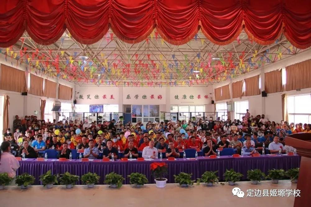 砥砺奋进谱华章不忘初心,砥砺初心奋勇前行谱新篇