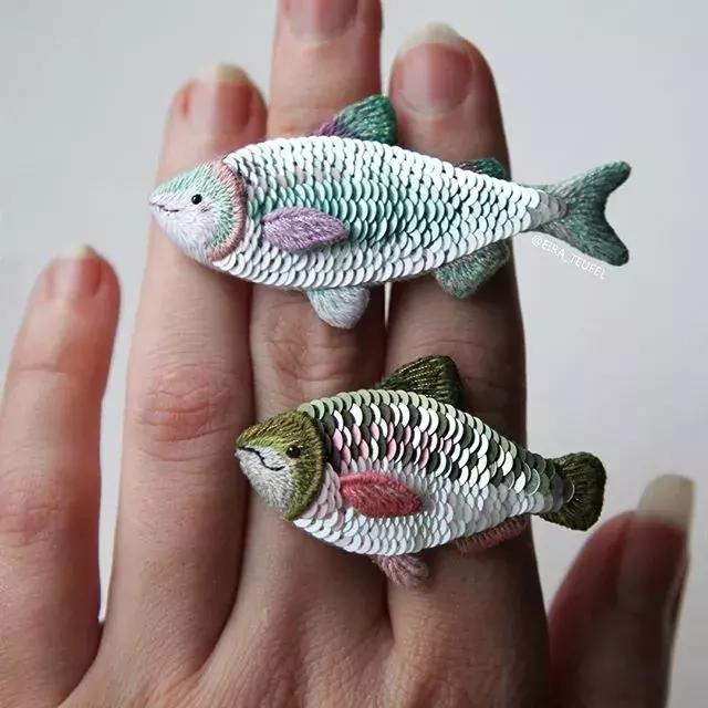 当一个程序员迷上了刺绣，就算手骨折了也无法阻止她……