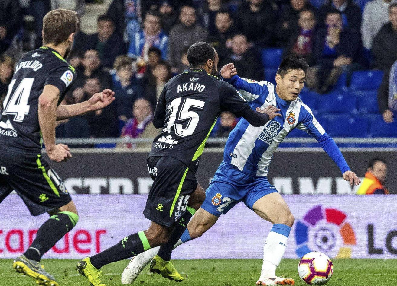 西甲官方称赞武磊单刀破门,武磊错失单刀后遭西媒集体批