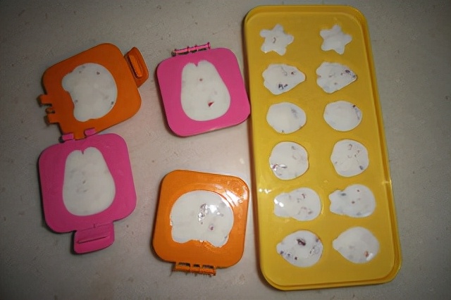 蔓越莓酸奶冰格制作,蔓越莓牛奶冰棒人参果制作