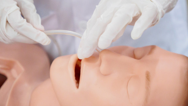 插胃管进食造成肺感染,胃管误入气管属于几级不良事件