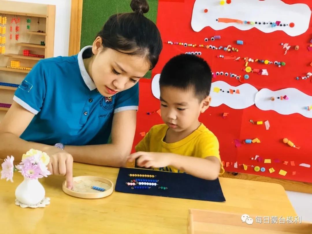 蒙台梭利怎么和儿童沟通,蒙特梭利对孩子犯错怎么批评