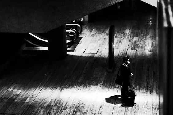 用一本小说讲透时间的秘密，生存的意义，这位作家的格局不止于此