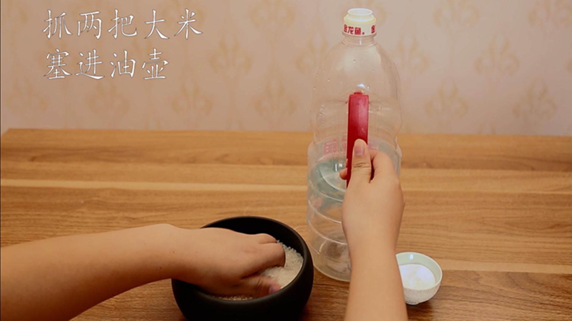 油壶里面的油渍味怎么去除,油壶上的老油渍怎么去除