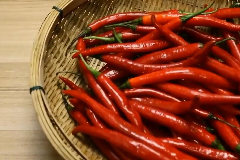 秘制剁辣椒可以做什么好吃的,爱吃辣椒的自己在家做