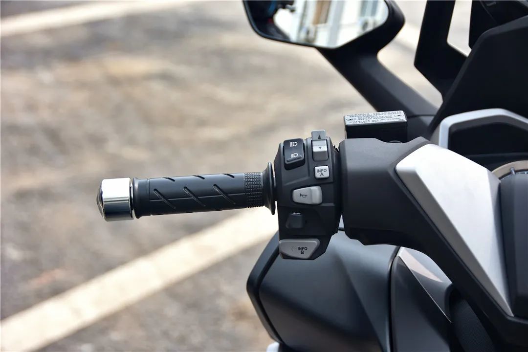 本田踏板车nss300和nss350,本田nss350和光阳s350哪个好