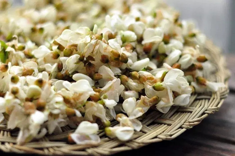 槐花飘香的最佳食用方法,槐花飘香季怎么吃