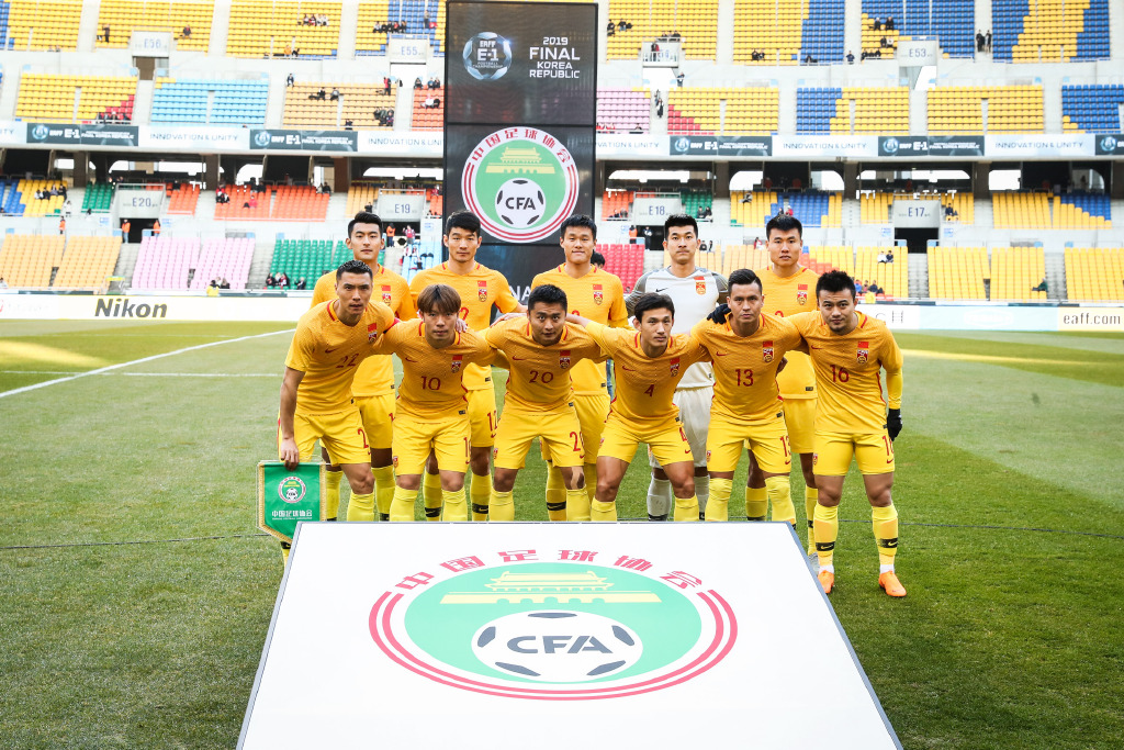 站桩队!国足踢的是落后十年的足球,李铁无法胜任国足主帅