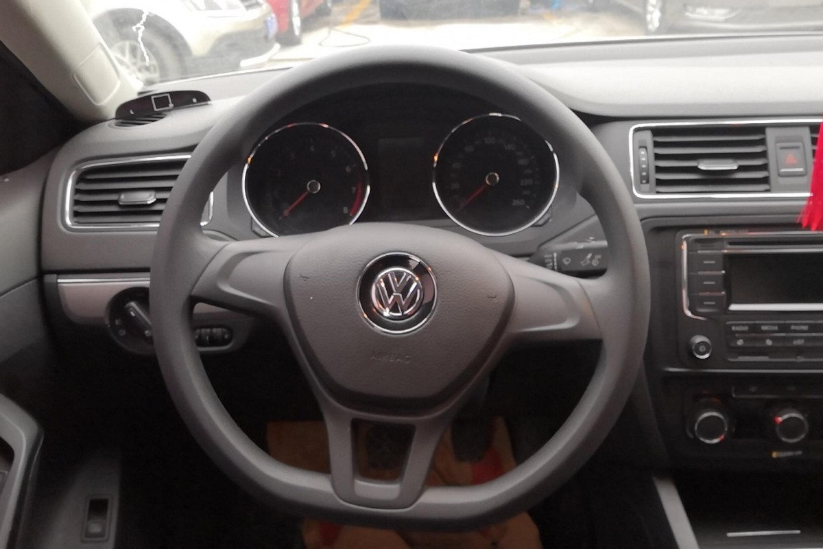 大众速腾方向盘自动锁死怎么解除,速腾方向盘锁死怎么办