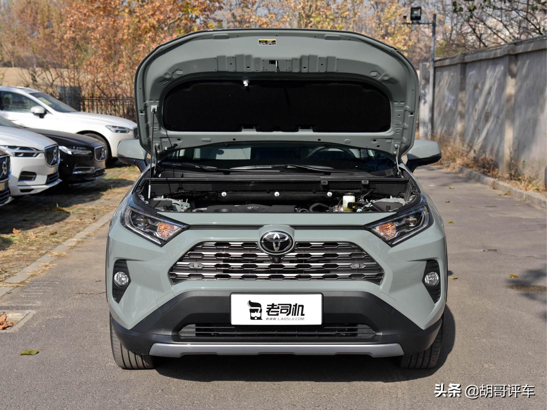 2.0L+四驱，油耗低，外观大气，实拍RAV4荣放