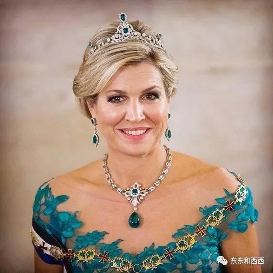 盘点英国女王戴过的王冠,英国女王和凯特戴同样的珠宝